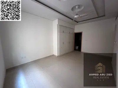 افخم واكبر غرفتين وصالة، مع 2 حمام شهر مجاني، بلكونة وخزائن حائط، وتكييف مركزي، موقع مميز، صيانه كامله علي المالك طول فترة الايجار قريب من المخارج دبي