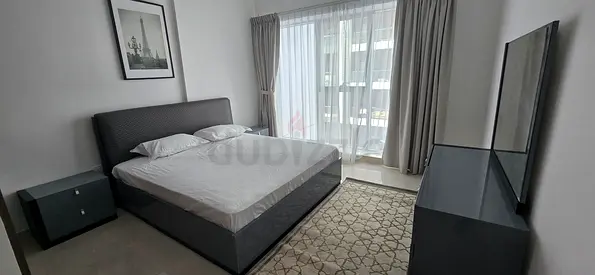 Master Bedroom with Attached Bathroom – Near Insurance Market Metro