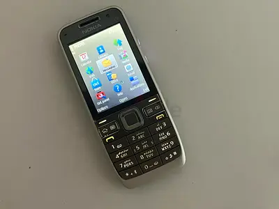 Nokia E52