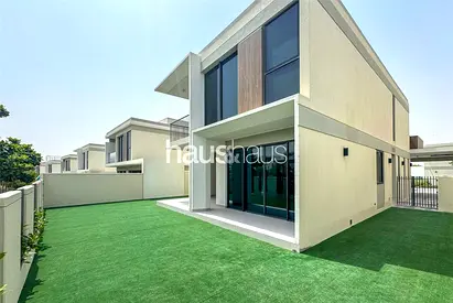 White Marble | Landscaped | Open Kitchen
