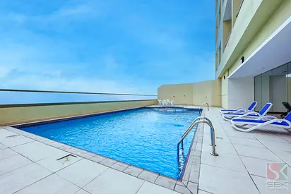 One Month Rent Free-Spacious 2 BR Flat