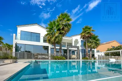 Luxury Oasis: Signature Villa with Infinity Pool , Direct from Owner