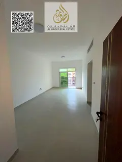 Three-bedroom apartment with a living room, first occupancy, at a very special price.