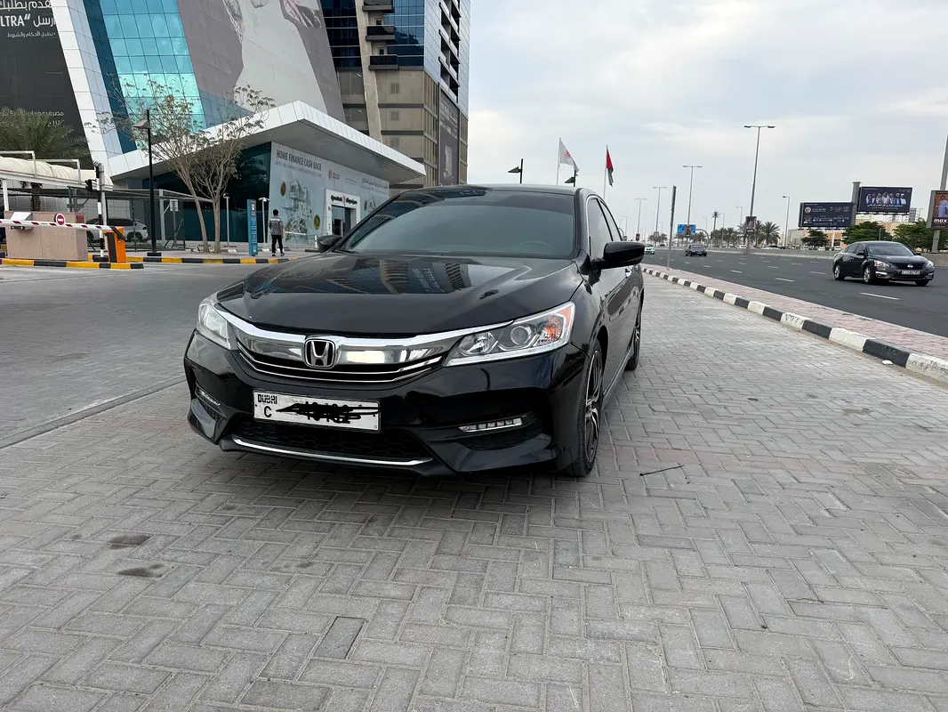 Honda Accord 2016 — photo 1 of 10