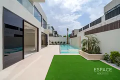 Luxury East Facing 5BR | Closed Kitchen