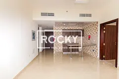 Bright &amp; Super Spacious Central A/C 3 BR Apt near Schools &amp; Supermkts in Muhaisnah 4th