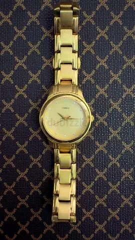 Elegant Gold-Tone Wristwatch
