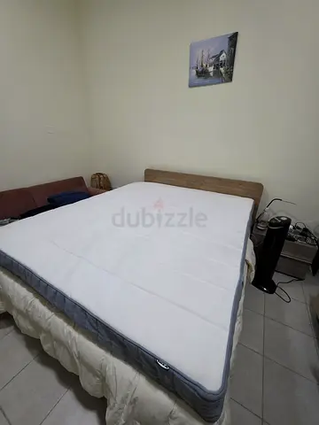 Selling our IKEA mattress 180x200 in good condition and free Ikea office table