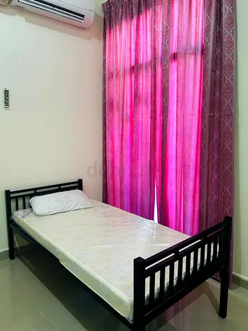 Executive bed space for Indian bachelors