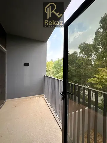 SPECIAL PRICE_BRAND NEW_CORNER UNIT_SINGEL ROW!