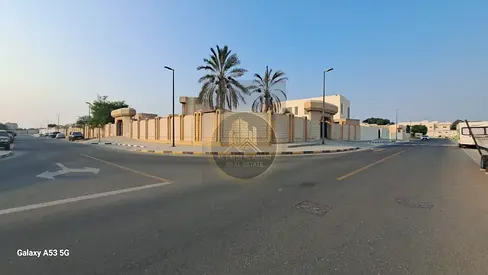 🏡 للبيع فيلا طابق ارضي في الشارقة / الطرفا زاوية موقع مميز