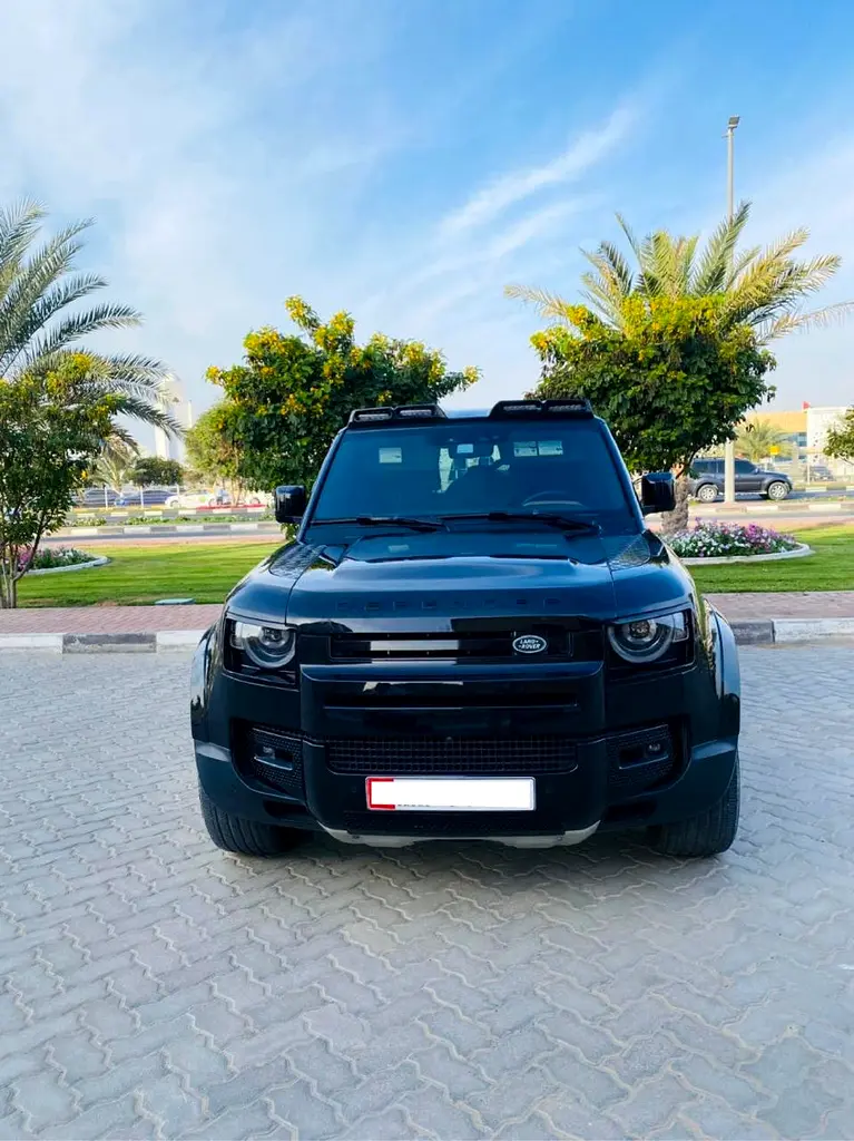 Land Rover Defender 2023 — photo 1 of 7