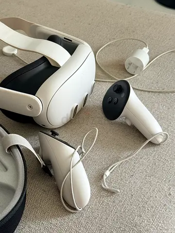 Meta Quest 3 VR Headset 512 GB with Controllers and carrying case