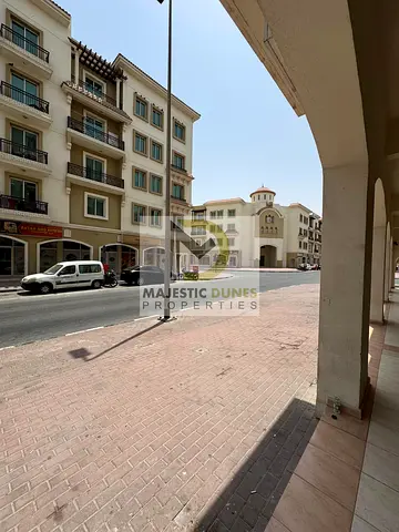 Fitted Street-Facing Shop | L-06 Greece Cluster