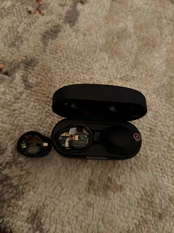 WF-1000XM4 case and right earpod for spare parts