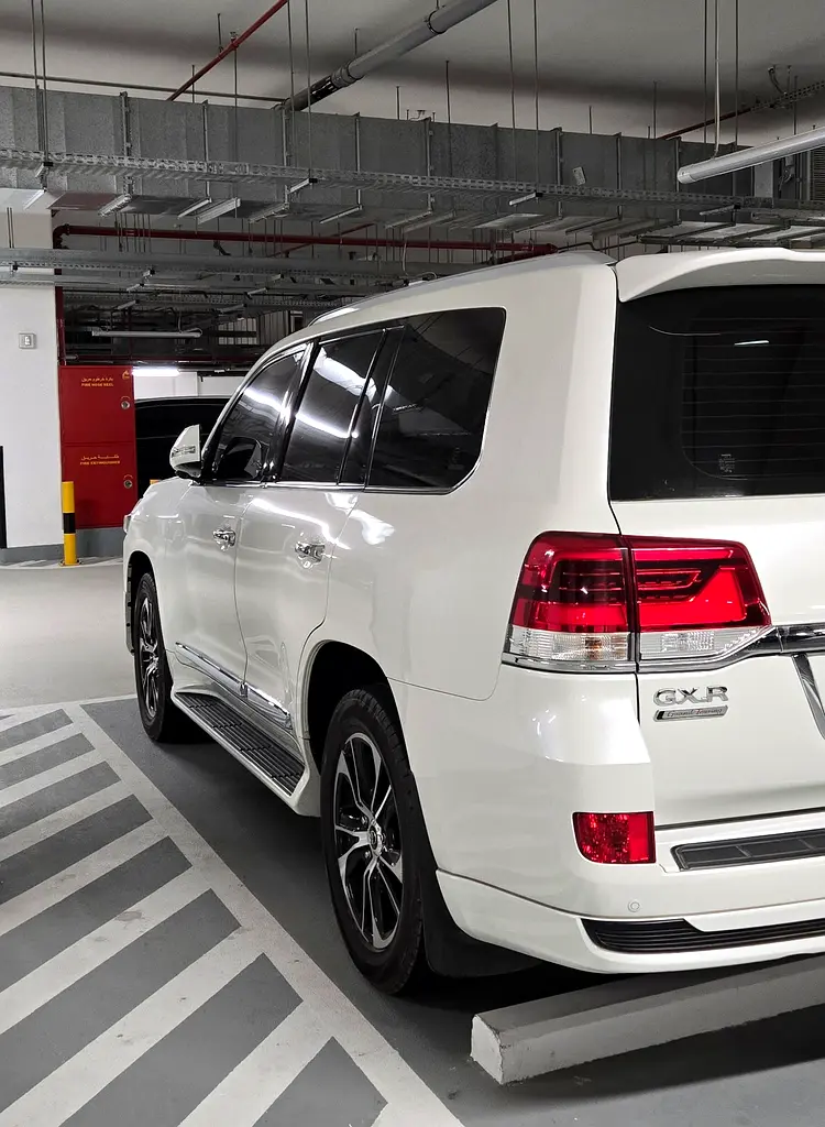 Toyota Land Cruiser 2021 — photo 1 of 6