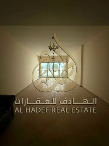 للإيجار بالتعاون شقة 3 غرف وصالة منفصلة مع غرفة خادمة، 3 حمامات وخزائن حائط، قرب دي تو دي ومستشفى دبليو ويلسون، الدفع 4 أو 6 دفعات.