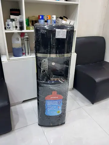 Bottom load water dispenser