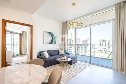 Beautifully Furnished| Upgraded| Bright| Vacant