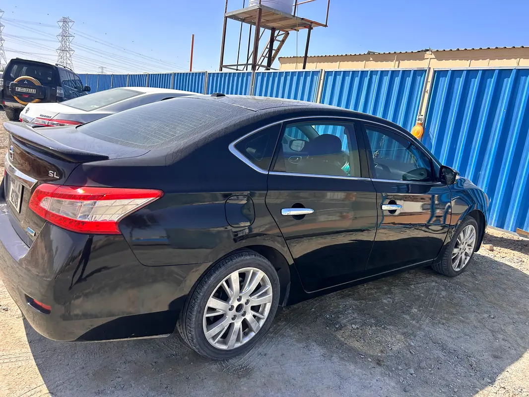 Nissan Sentra 2014 — photo 1 of 9