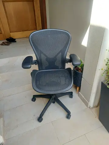 Model Herman Miller Aeron Classic Chair PostureFit Fully Loaded Size B