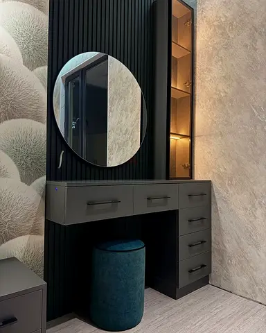 Stylish Modern Dressing Table with Round Mirror