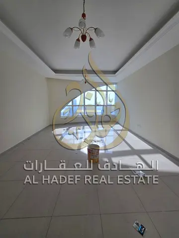 للإيجار في الشارقة – منطقة الخان شقة مميزة بإطلالة بحرية رائعة ومساحات واسعة، في موقع حيوي قريب من جميع الخدمات. • جميع الغرف بإطلالة بحرية تكييف مجان
