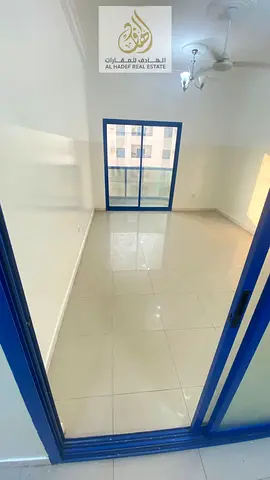 الايجار سنوي في عجمان منطقة النعيميه 1 شارع الاتحاد اسواق الامارات و دي دو دي البنايه عائلات غرفه وصاله مع بلكونه اطلاله تكيف مركزي  1 حمام امن وحراسه