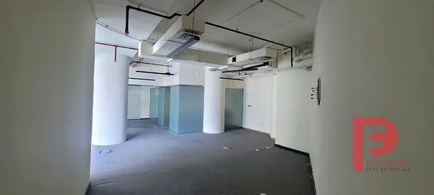 مكتب مجهز | غير مفروش | إطلالة على القناة | موقع أعمال متميز