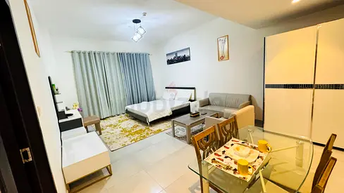 Near Metro Executive Bachelor or Family Room For Rent.