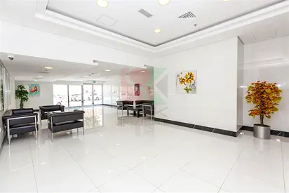 One Month Rent Free-Spacious 2 BR Flat