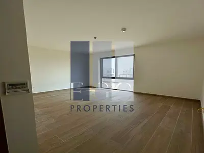 Luxe 3BD TH | Landscaped Garden | Community View