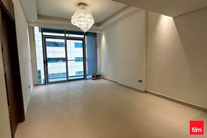 CLOSED KITCHEN | SPACIOUS LAYOUT | BALCONY