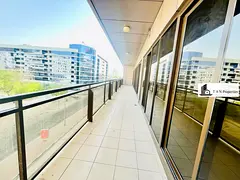 LUXURIOUS APARTMENT IN THE HEART OF EUBAI