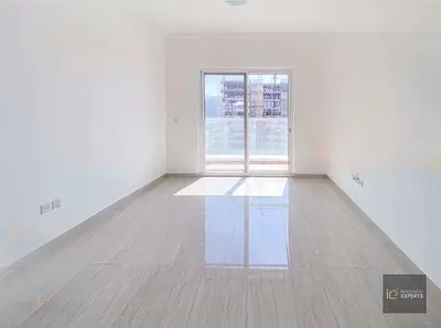 شقة بغرفة نوم واحدة | برج ماريا الفرجان | شرفة | إطلالة على المسبح والمدينة