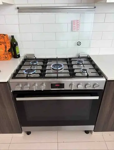 Model BOSCH Digital Clock Oven Fan 5 Burner Full Gas Cooker Range Size 90cm