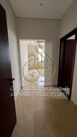 **فيلا مودرن للإيجار في الرقيبة 1 – 2 طابق – 5 غرف ماستر – باركين 6 سيارات – مساحة 8000 قدم – مجددة بالكامل**