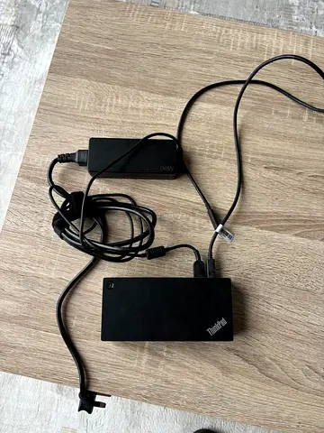 Lenovo ThinkPad Universal USB-C Dock (Type 40AY) + 90W Adapter