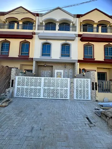 فيلا للإيجار 3 طوابق