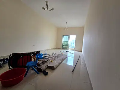 غرفه وصاله _ ايجار سنوي _ الروضه عجمان _ تكيفات مركزي _ صيانه علي المالك _ غرفه ماستر