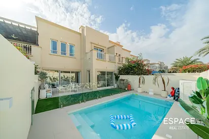 Exclusive 1M | 4 Bed Upgraded with Pool