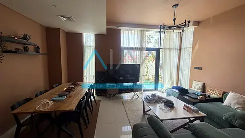 Spacious 3BR + Maid Corner Villa | Huge Plot | Single Row | Next to Main Entrance