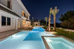 Luxury Mansion 5BDR - Resort-style private pool with jacuzz &amp; Cinema,