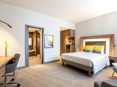 Spacious Hotel Room Without Kitchen l Free Bills l Laundry