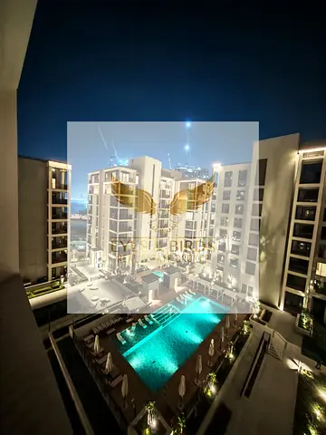 Corner Unit | Get Your Luggage | First Tenant