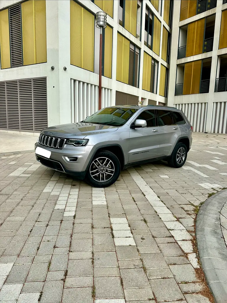 Jeep Grand Cherokee 2020 — photo 1 of 10