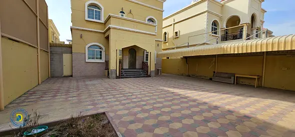 موقع استراتيجي المويهات فيلا فاخرة 5غرف شارع رئيسى