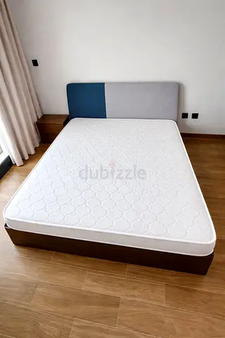 Comfortable Queen Size Bed with Modern Design