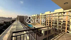 Top Floor | Corner Unit | Pool View