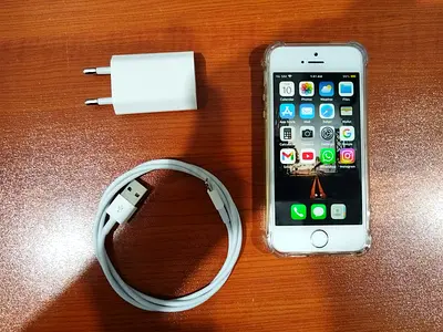 iPhone SE 64GB | 99% Battery | Good Condition